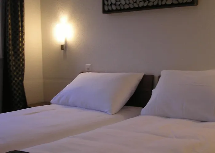 De La Lande イン 3*